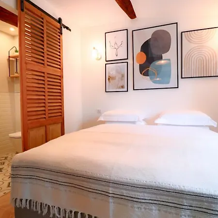 Luxurious & Calm Flat In Heart Of Old 아파트 앙티브