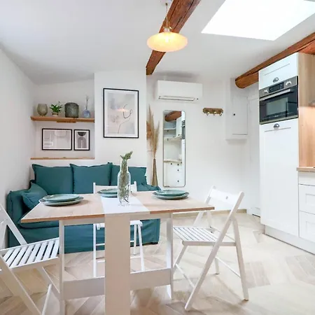 Aubernon Luxurious, Newly Renovated Flat In Heart Of Old アンティーブ