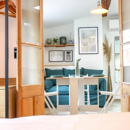 Apartment Aubernon Luxurious, Newly Renovated Flat In Heart Of Old
