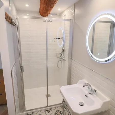 Aubernon Luxurious, Newly Renovated Flat In Heart Of Old アパート *