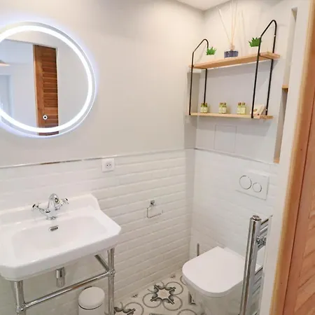 アパート Aubernon Luxurious, Newly Renovated Flat In Heart Of Old アンティーブ