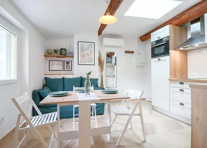 Luxurious & Calm Flat In Heart Of Old Antibes