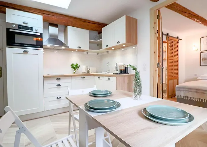 Luxurious & Calm Flat In Heart Of Old 公寓